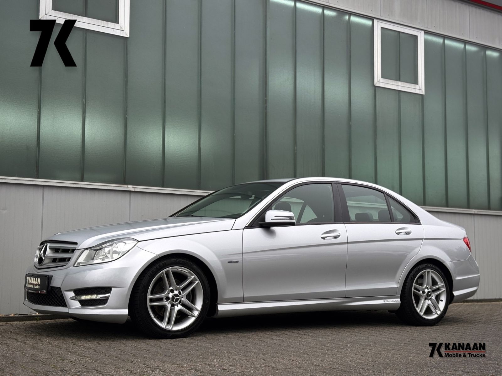 Fahrzeugabbildung Mercedes-Benz C 180 CGI AMG *NAVI|TEL|TEILLEDER*
