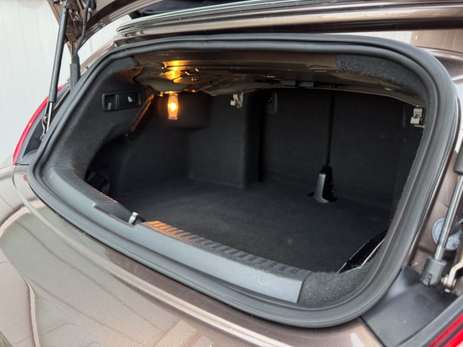 Fahrzeugabbildung Volkswagen Beetle 2.0 TSI Cabriolet Sport*DSG|XENON|CAM*