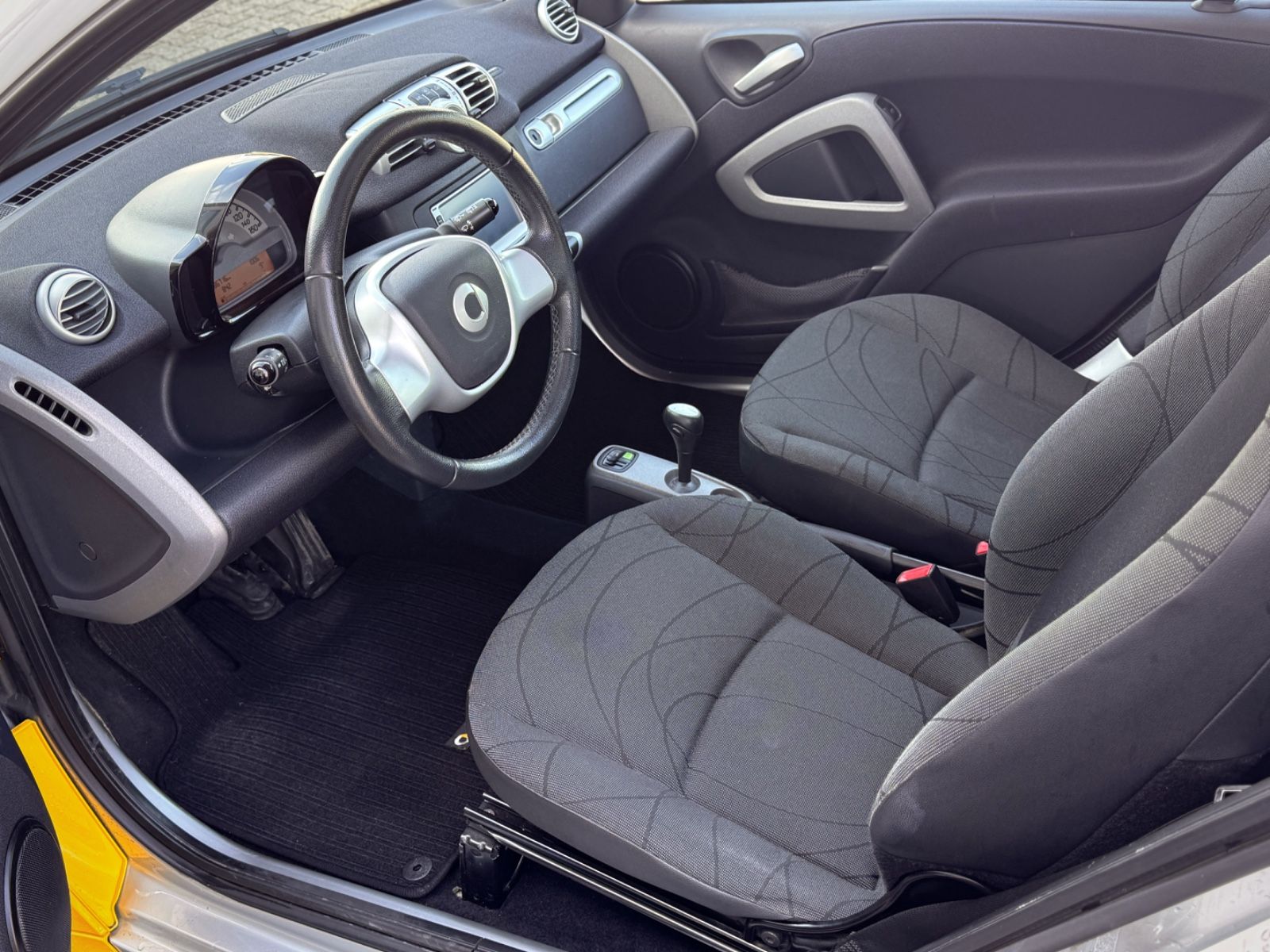 Fahrzeugabbildung Smart ForTwo Coupe MHD Passion *NAVI|TEL|KLIMA*