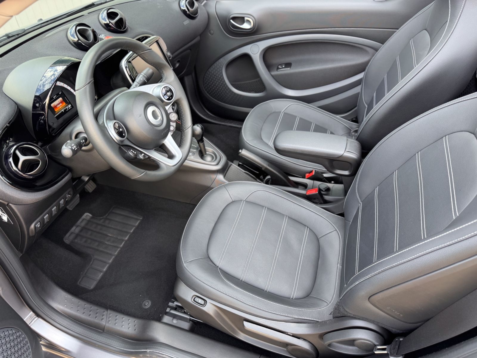 Fahrzeugabbildung Smart ForTwo Cabrio EQ Prime *NAVI|CAM|LED*
