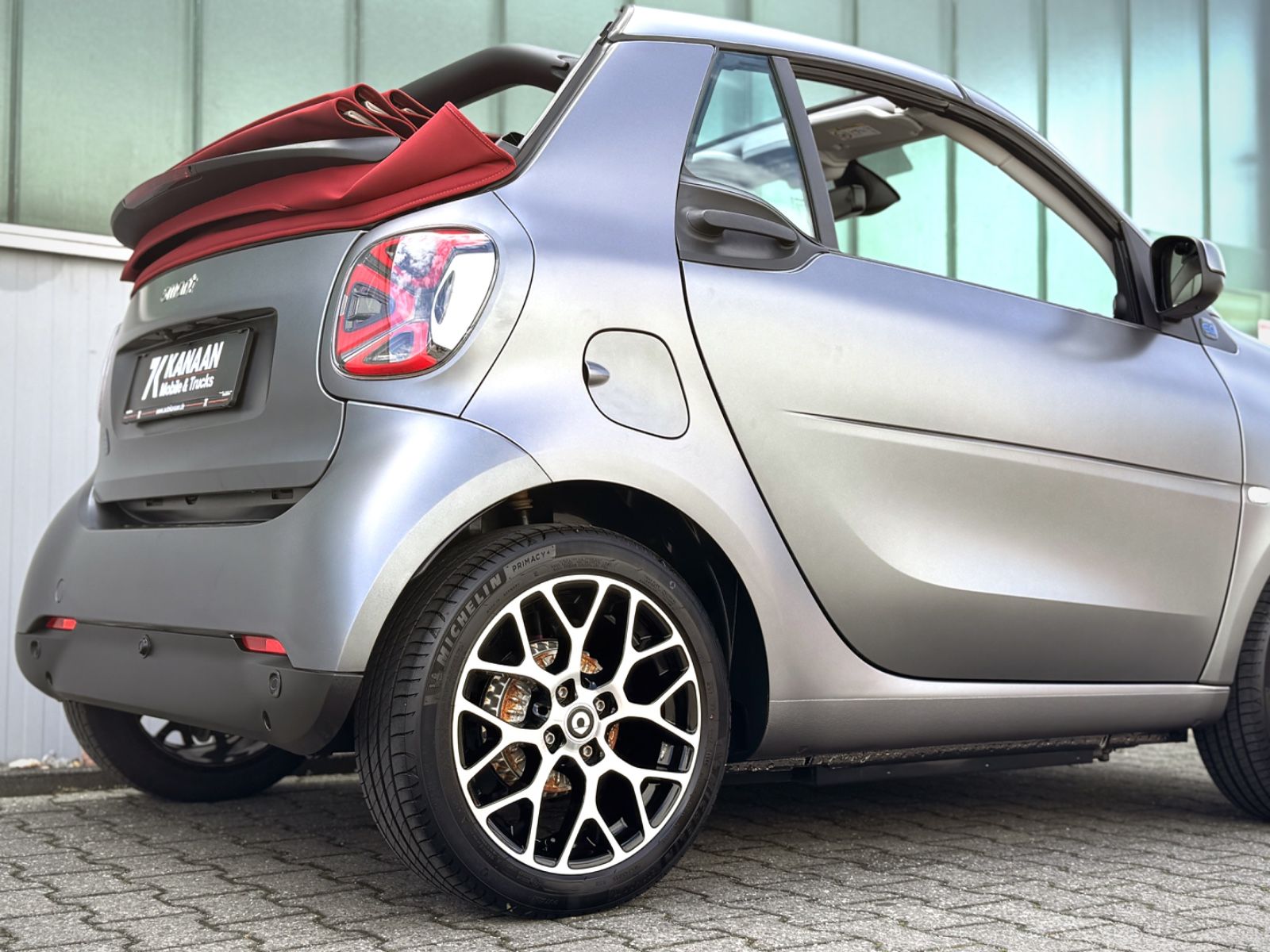 Fahrzeugabbildung Smart ForTwo Cabrio EQ Prime *NAVI|CAM|LED*