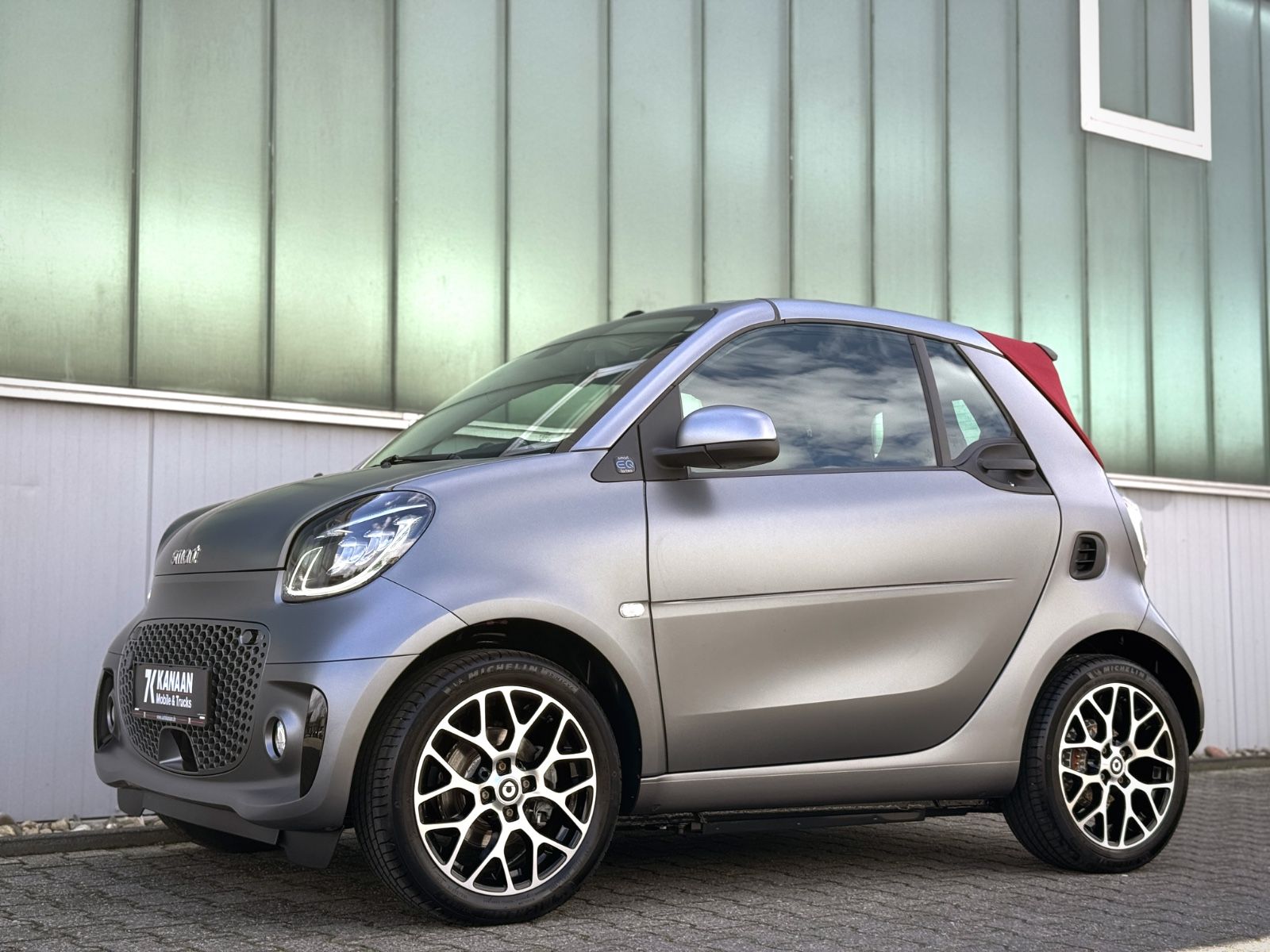 Fahrzeugabbildung Smart ForTwo Cabrio EQ Prime *NAVI|CAM|LED*