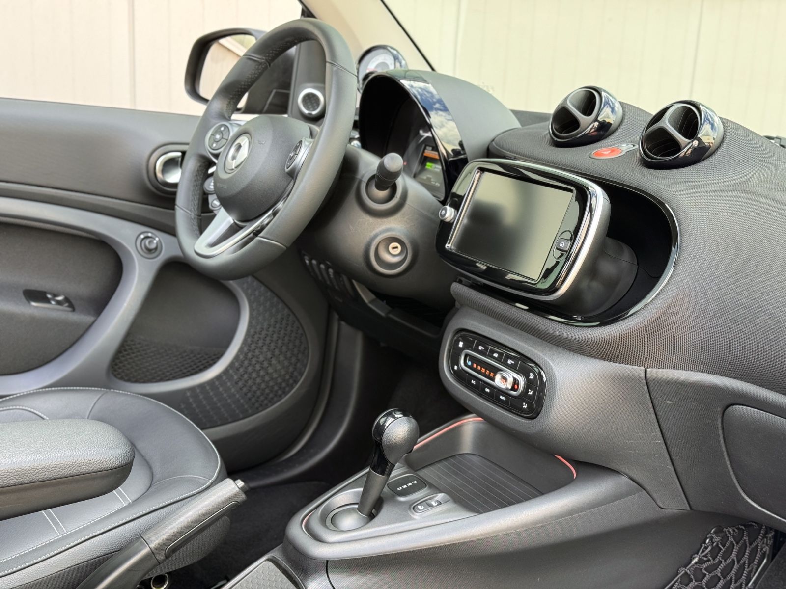 Fahrzeugabbildung Smart ForTwo Cabrio EQ Prime *NAVI|CAM|LED*