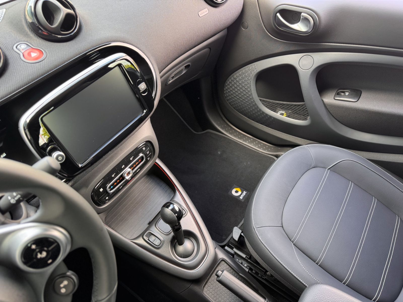 Fahrzeugabbildung Smart ForTwo Cabrio EQ Prime *NAVI|CAM|LED*