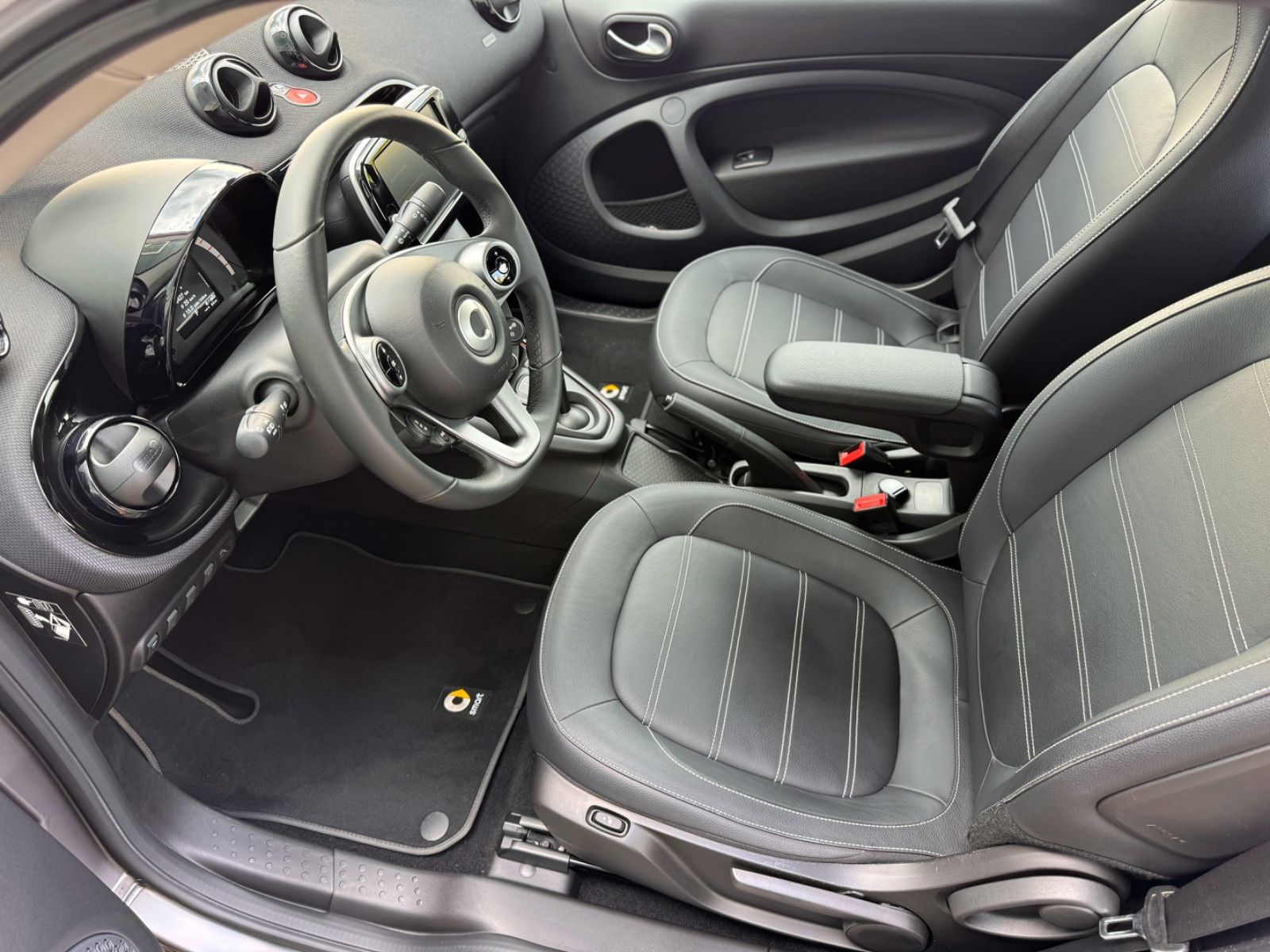 Fahrzeugabbildung Smart ForTwo Cabrio EQ Prime *NAVI|CAM|LED*