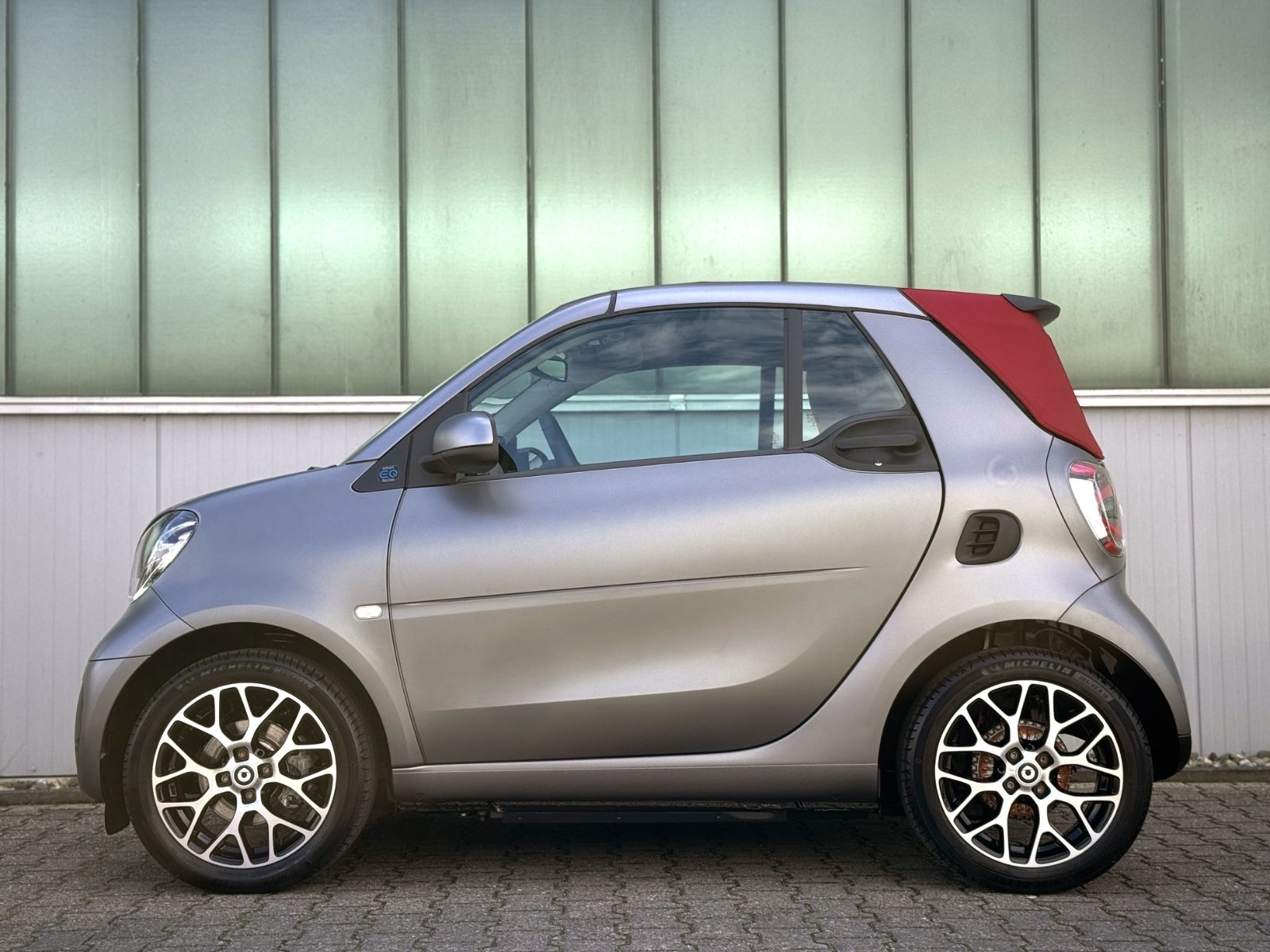 Fahrzeugabbildung Smart ForTwo Cabrio EQ Prime *NAVI|CAM|LED*