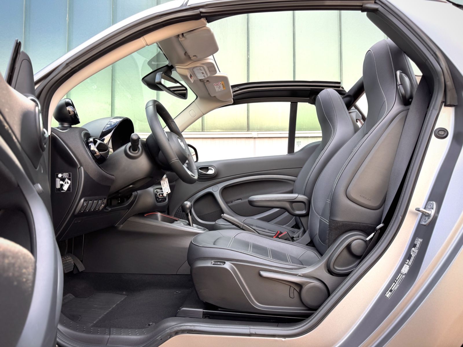 Fahrzeugabbildung Smart ForTwo Cabrio EQ Prime *NAVI|CAM|LED*
