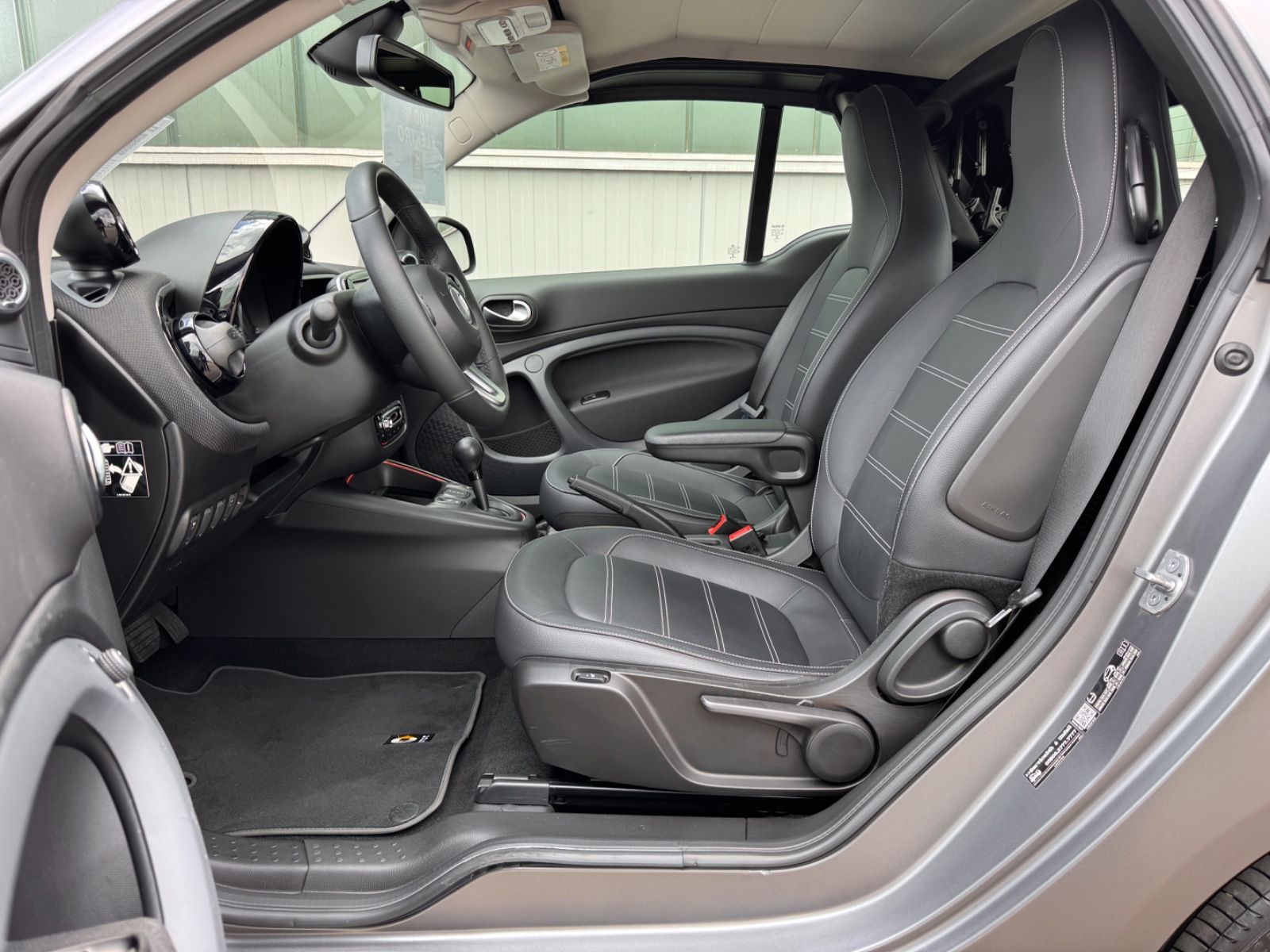 Fahrzeugabbildung Smart ForTwo Cabrio EQ Prime *NAVI|CAM|LED*
