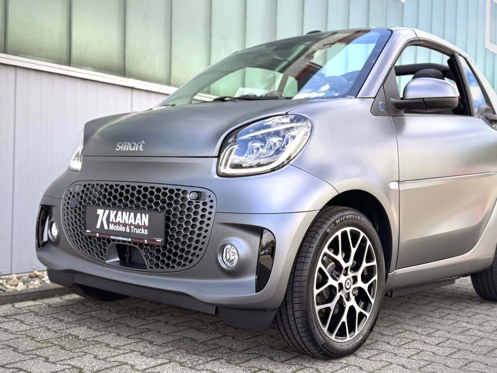 Fahrzeugabbildung Smart ForTwo Cabrio EQ Prime *NAVI|CAM|LED*