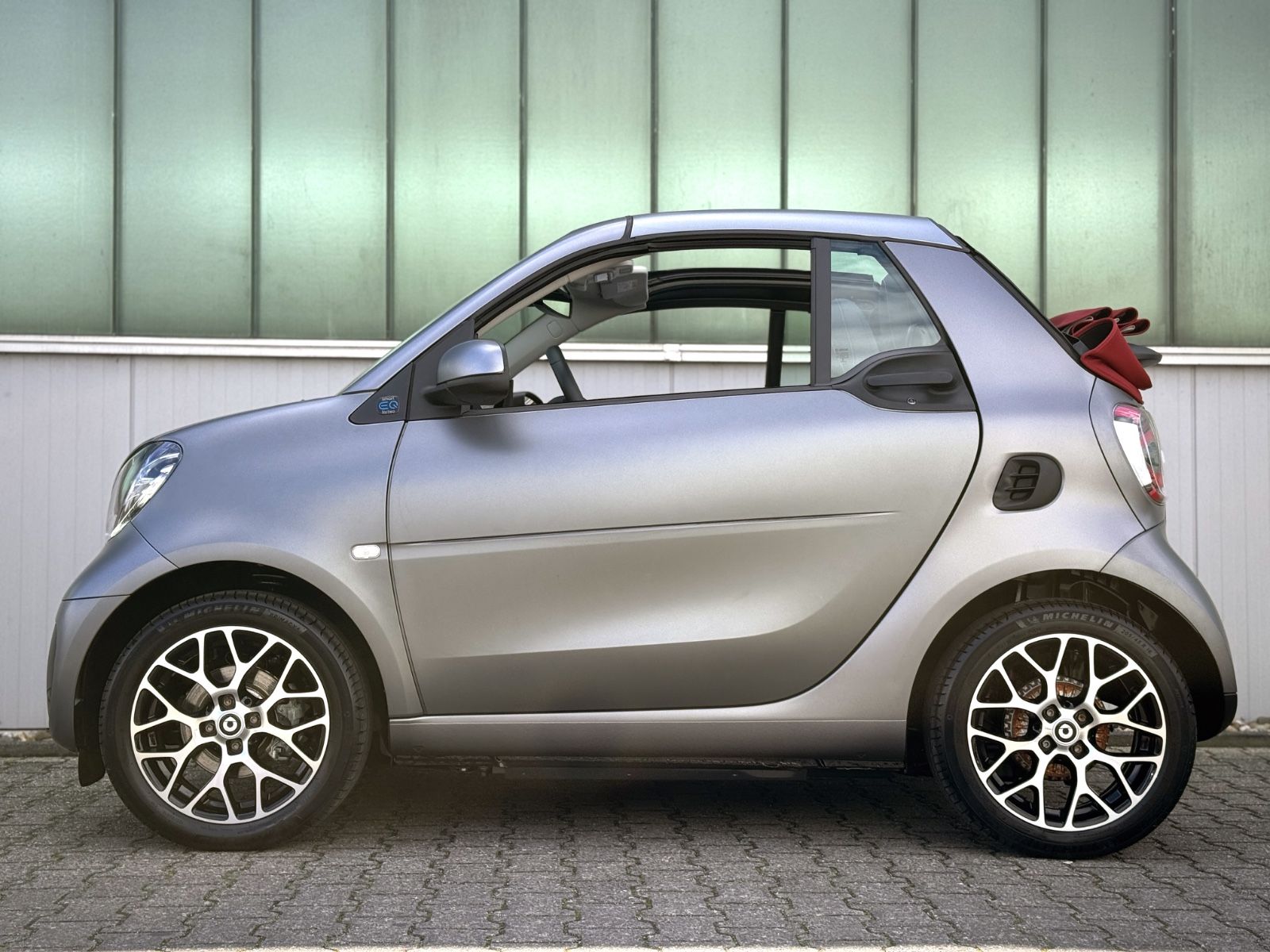 Fahrzeugabbildung Smart ForTwo Cabrio EQ Prime *NAVI|CAM|LED*