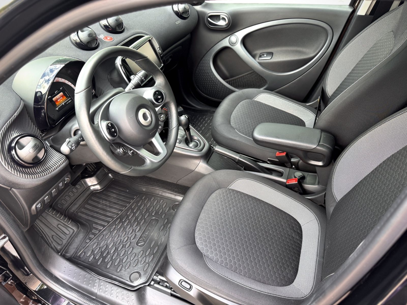 Fahrzeugabbildung Smart ForFour EQ Passion *PANORAMA|LED|CAM*