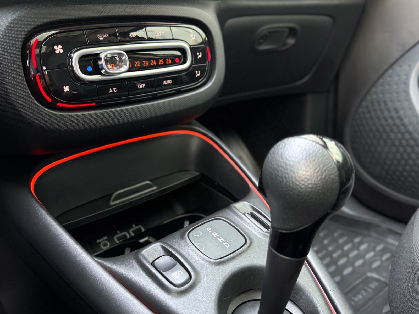 Fahrzeugabbildung Smart ForFour EQ Passion *PANORAMA|LED|CAM*