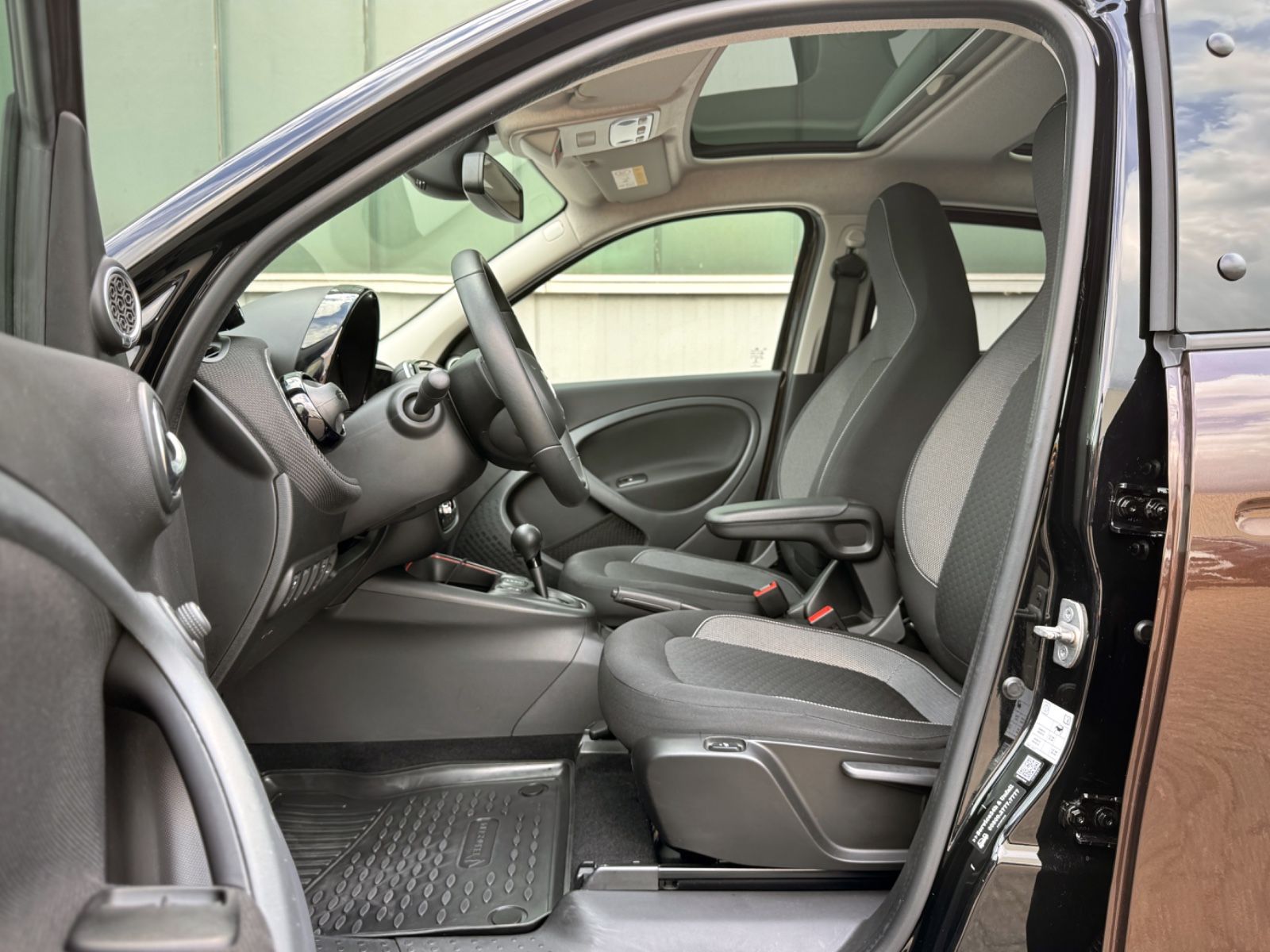 Fahrzeugabbildung Smart ForFour EQ Passion *PANORAMA|LED|CAM*