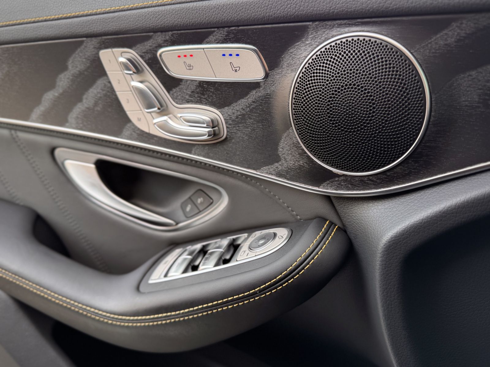 Fahrzeugabbildung Mercedes-Benz GLC Coupe 63 S AMG *ASSIST|NAPPA|eGSHD|360°|LED*