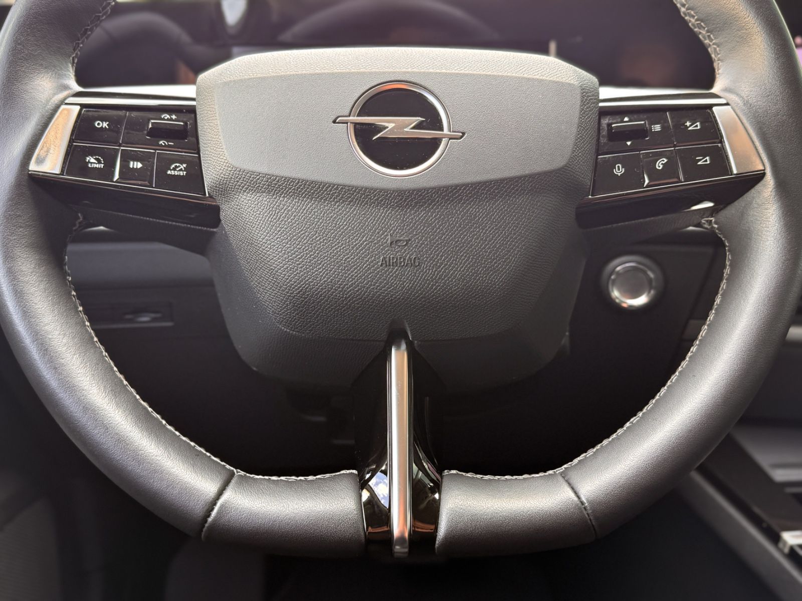 Fahrzeugabbildung Opel Astra L 1.5 CDTI Sports Tourer Business Edition