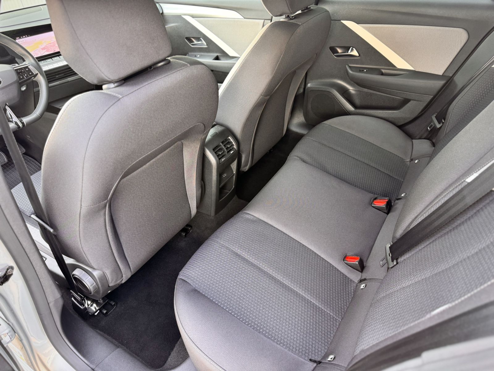 Fahrzeugabbildung Opel Astra L 1.5 CDTI Sports Tourer Business Edition