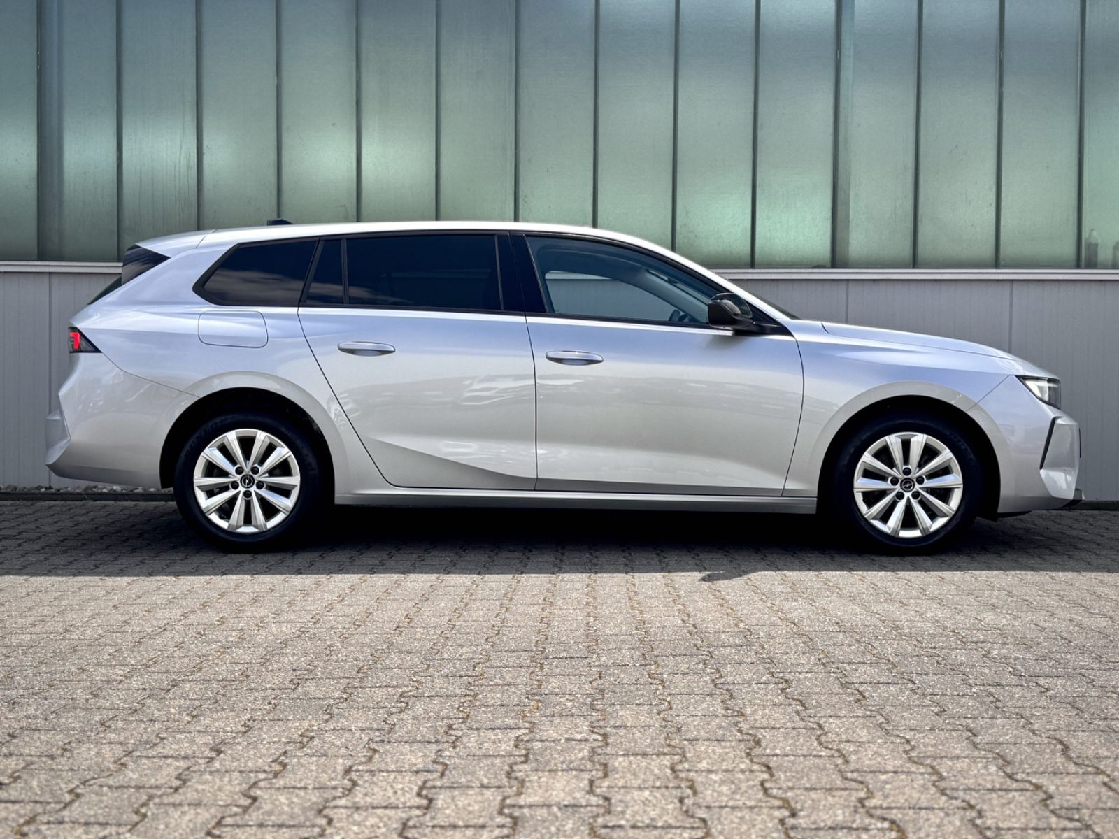 Fahrzeugabbildung Opel Astra L 1.5 CDTI Sports Tourer Business Edition
