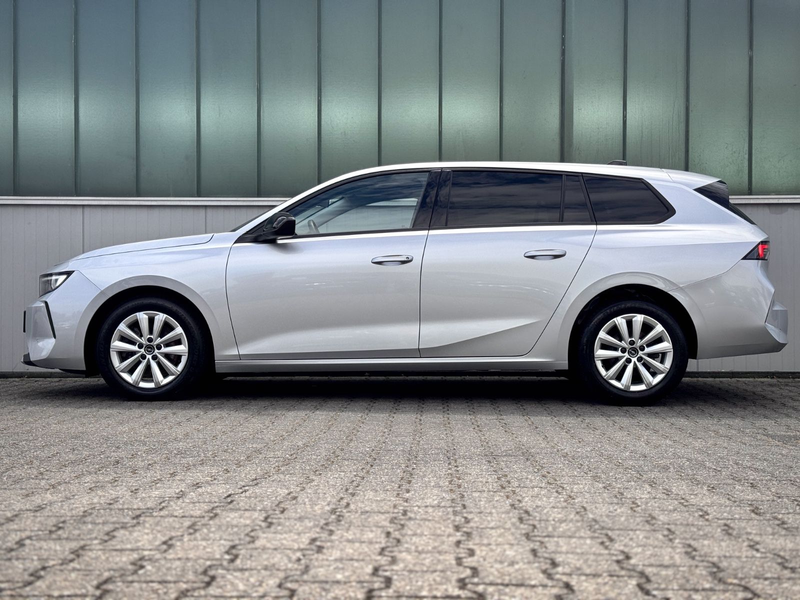 Fahrzeugabbildung Opel Astra L 1.5 CDTI Sports Tourer Business Edition