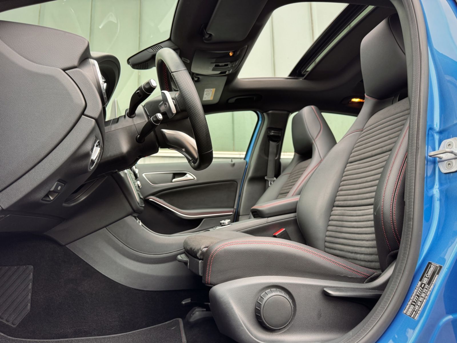 Fahrzeugabbildung Mercedes-Benz GLA 180 AMG-Line *PANORAMA|CAM|XENON*