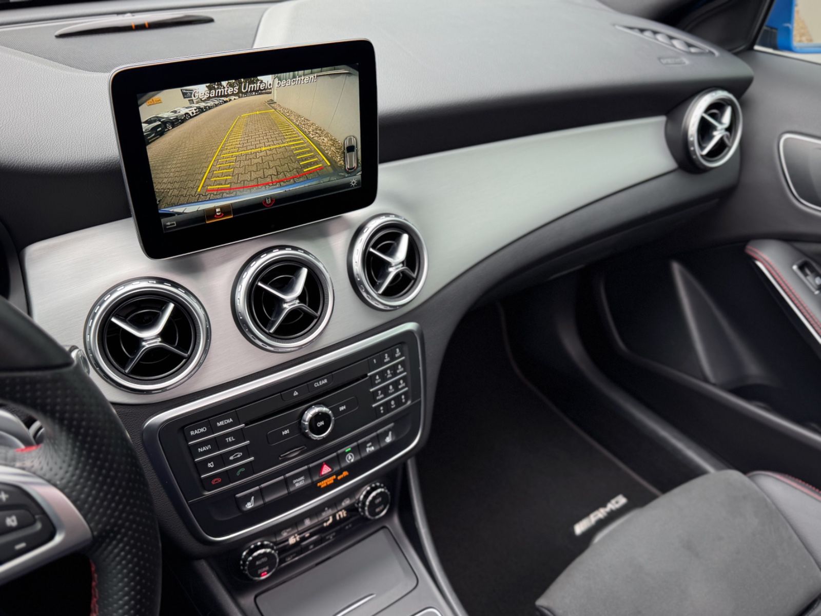 Fahrzeugabbildung Mercedes-Benz GLA 180 AMG-Line *PANORAMA|CAM|XENON*