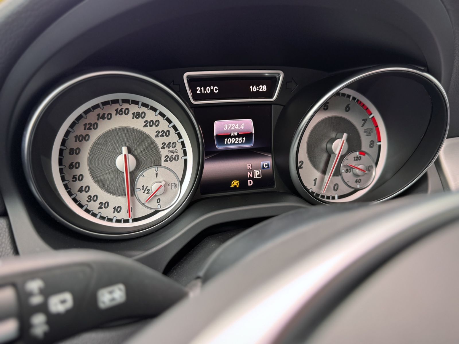 Fahrzeugabbildung Mercedes-Benz GLA 180 AMG-Line *PANORAMA|CAM|XENON*