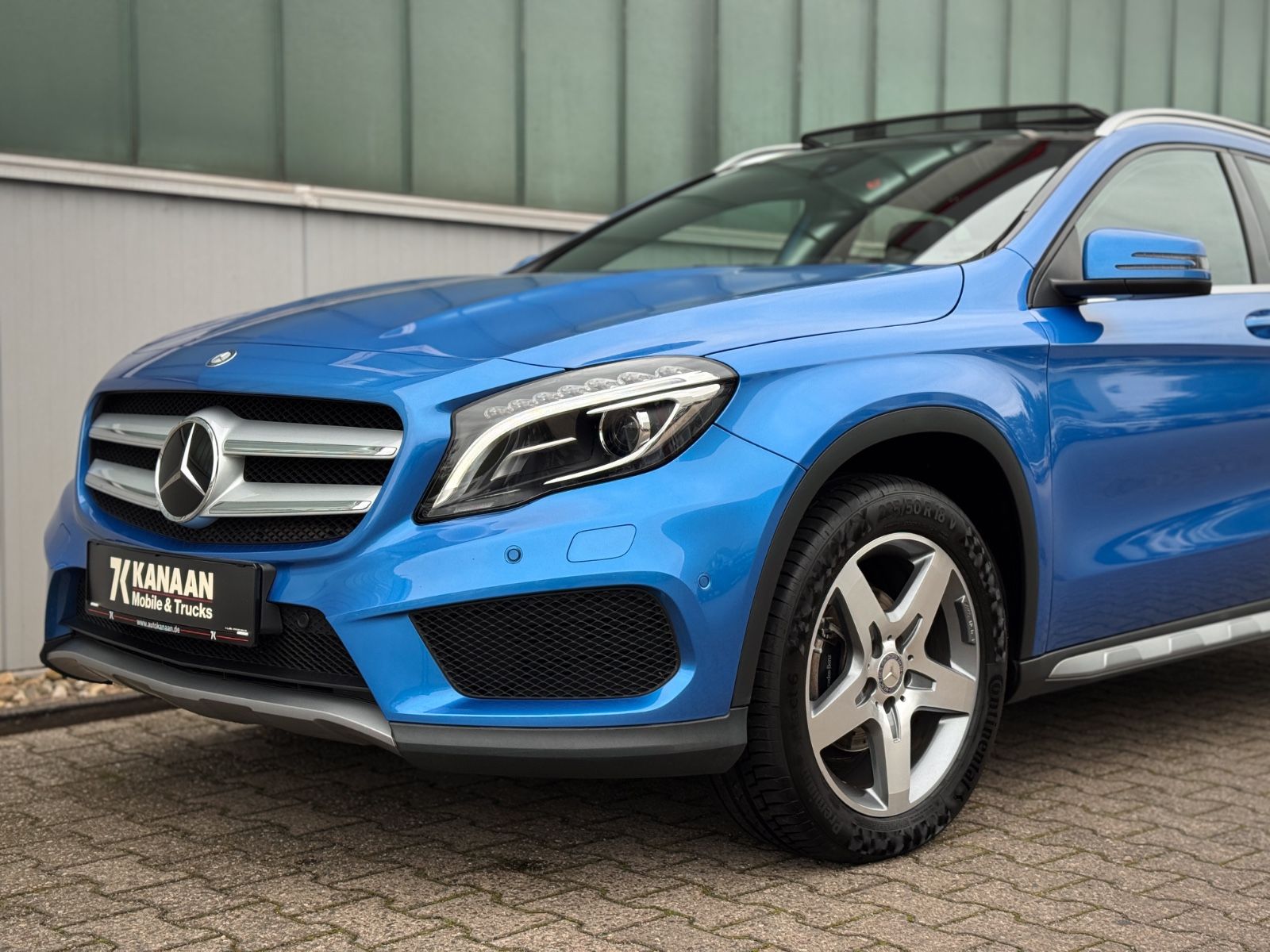 Fahrzeugabbildung Mercedes-Benz GLA 180 AMG-Line *PANORAMA|CAM|XENON*