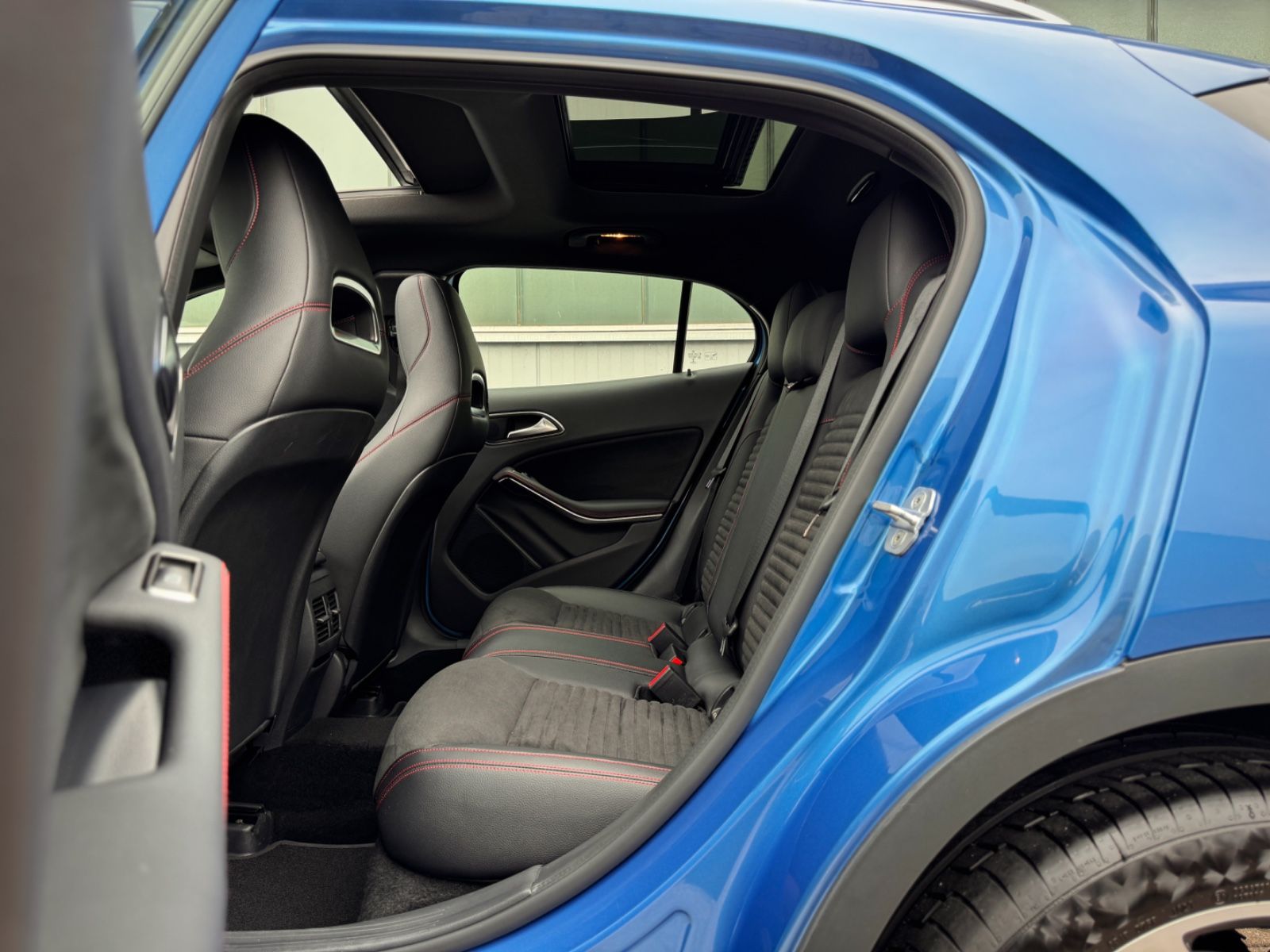 Fahrzeugabbildung Mercedes-Benz GLA 180 AMG-Line *PANORAMA|CAM|XENON*