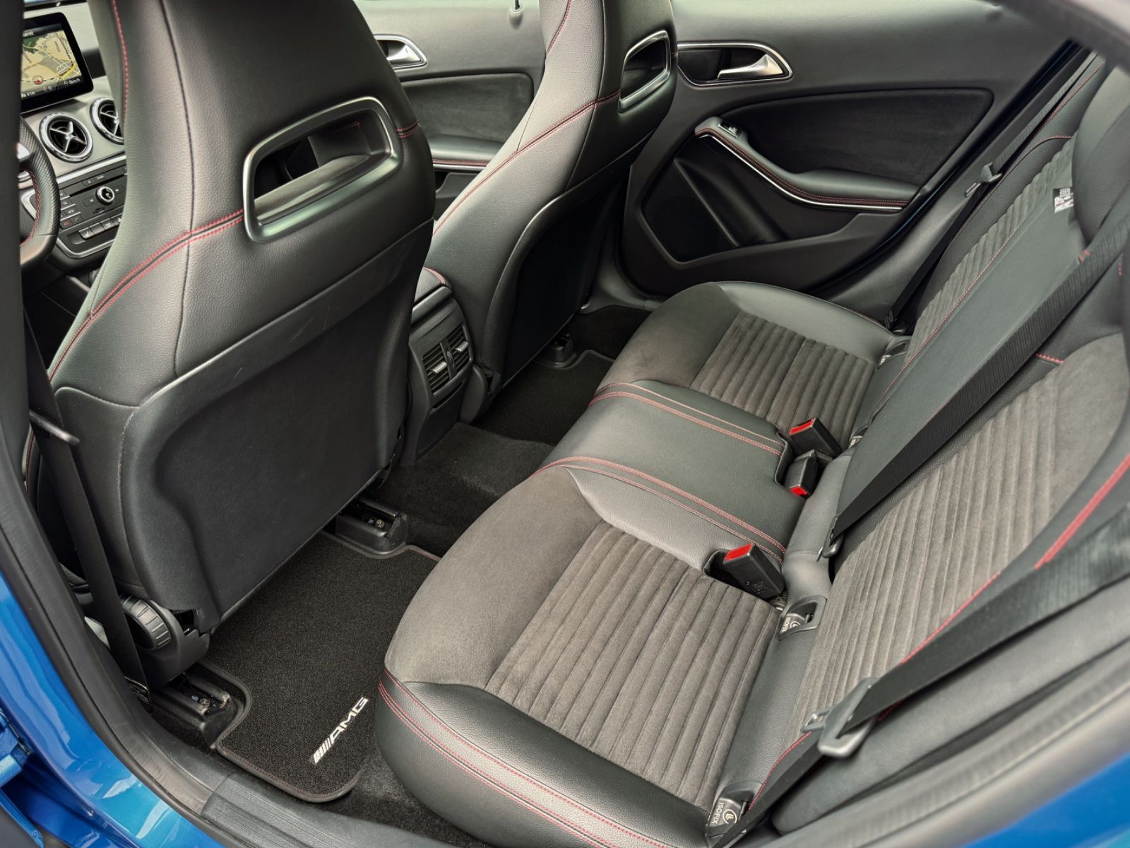 Fahrzeugabbildung Mercedes-Benz GLA 180 AMG-Line *PANORAMA|CAM|XENON*