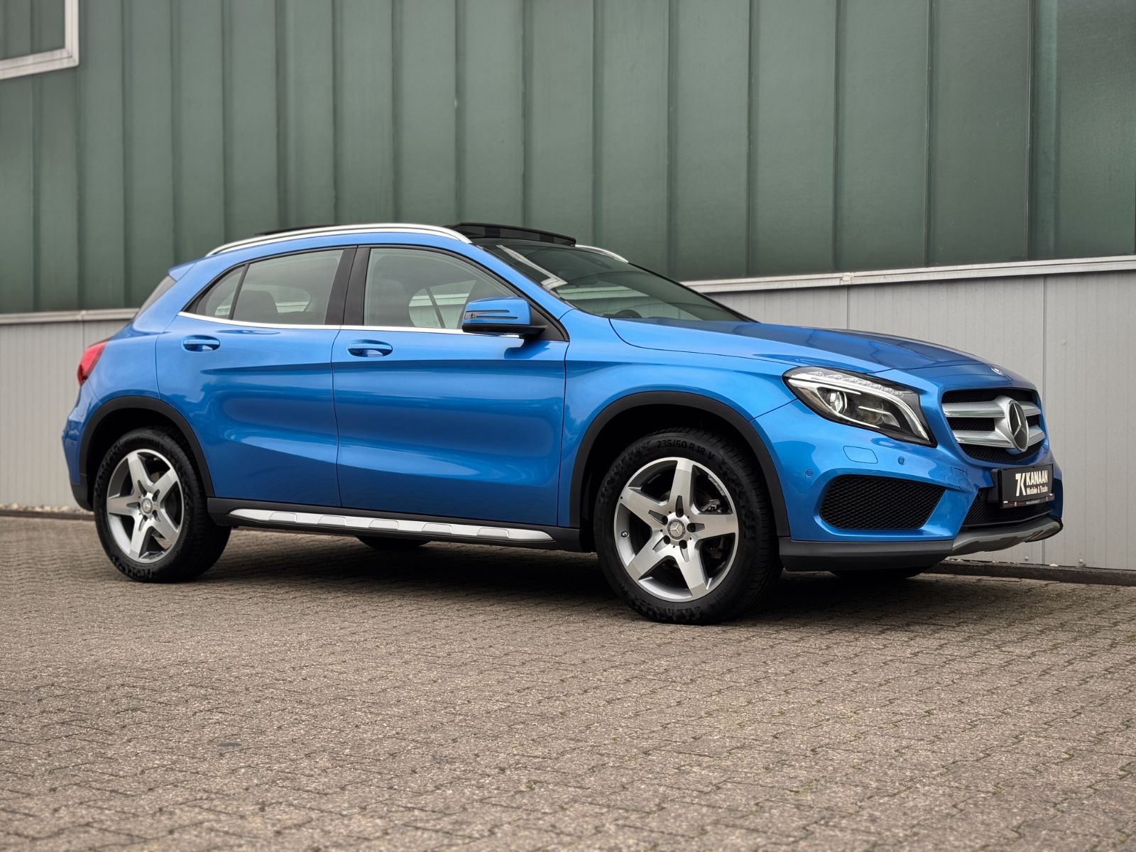 Fahrzeugabbildung Mercedes-Benz GLA 180 AMG-Line *PANORAMA|CAM|XENON*
