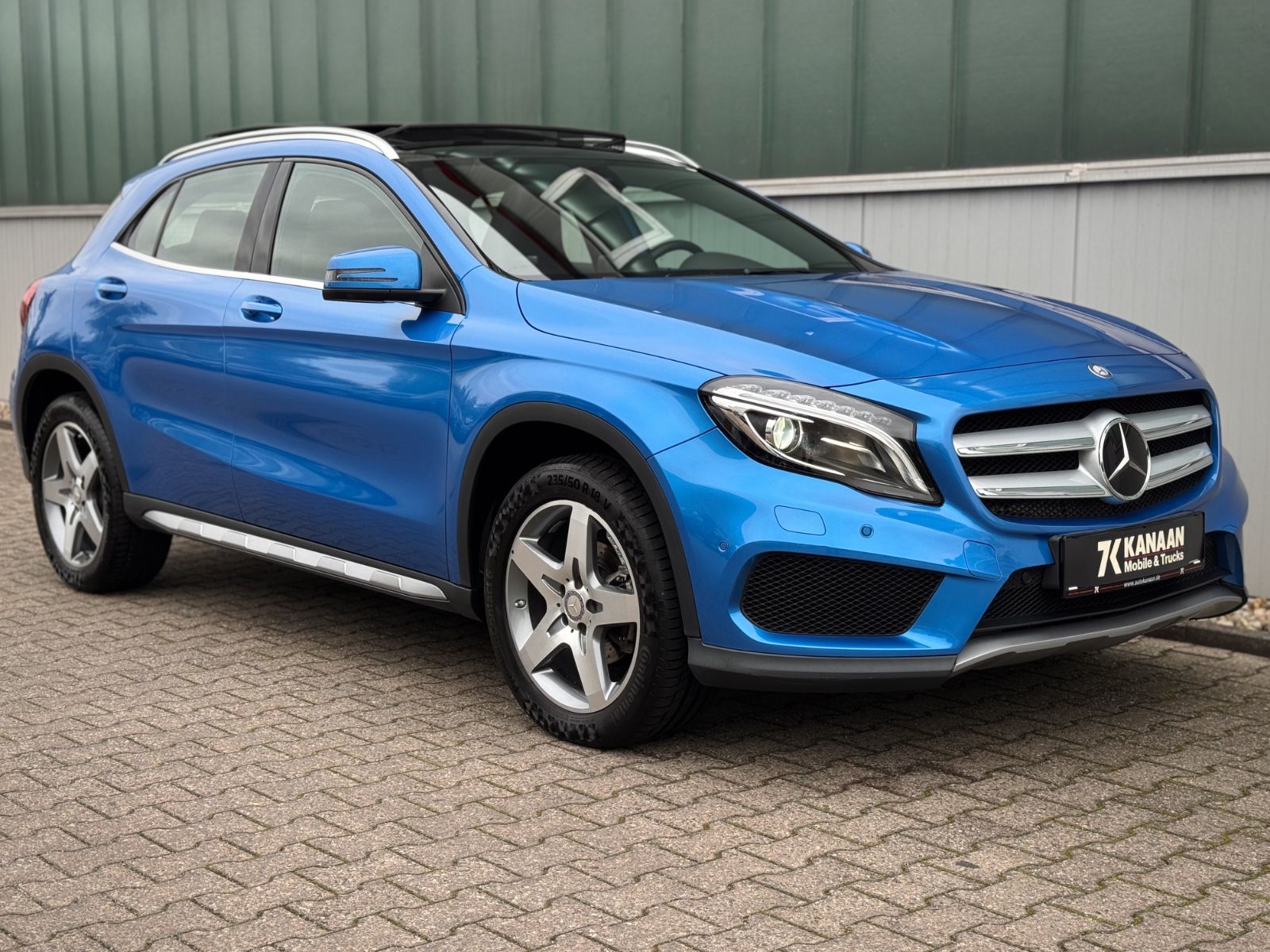 Fahrzeugabbildung Mercedes-Benz GLA 180 AMG-Line *PANORAMA|CAM|XENON*