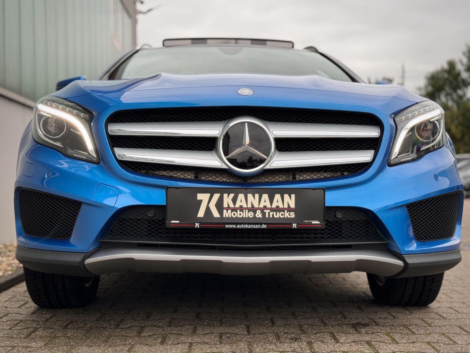 Fahrzeugabbildung Mercedes-Benz GLA 180 AMG-Line *PANORAMA|CAM|XENON*