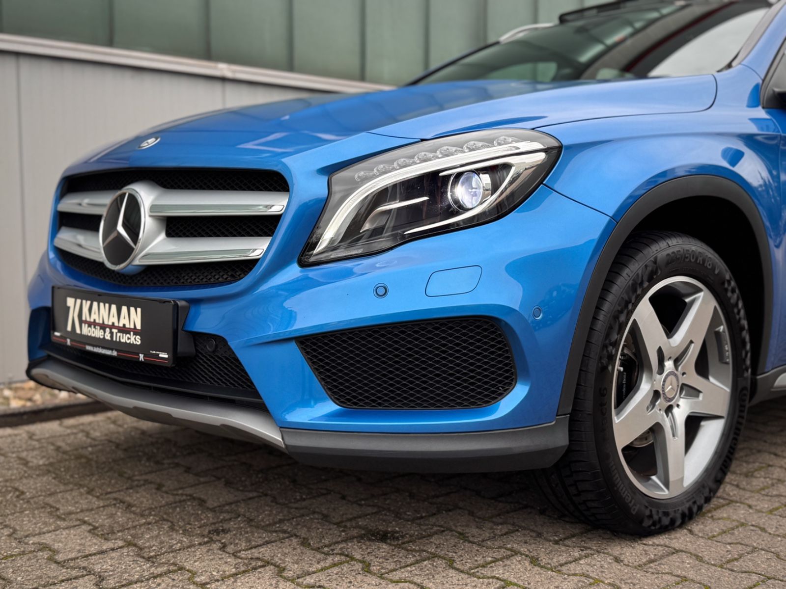 Fahrzeugabbildung Mercedes-Benz GLA 180 AMG-Line *PANORAMA|CAM|XENON*