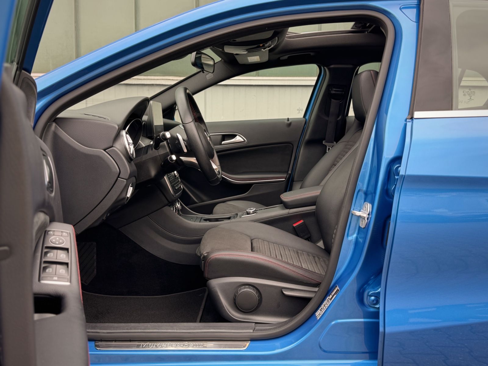 Fahrzeugabbildung Mercedes-Benz GLA 180 AMG-Line *PANORAMA|CAM|XENON*