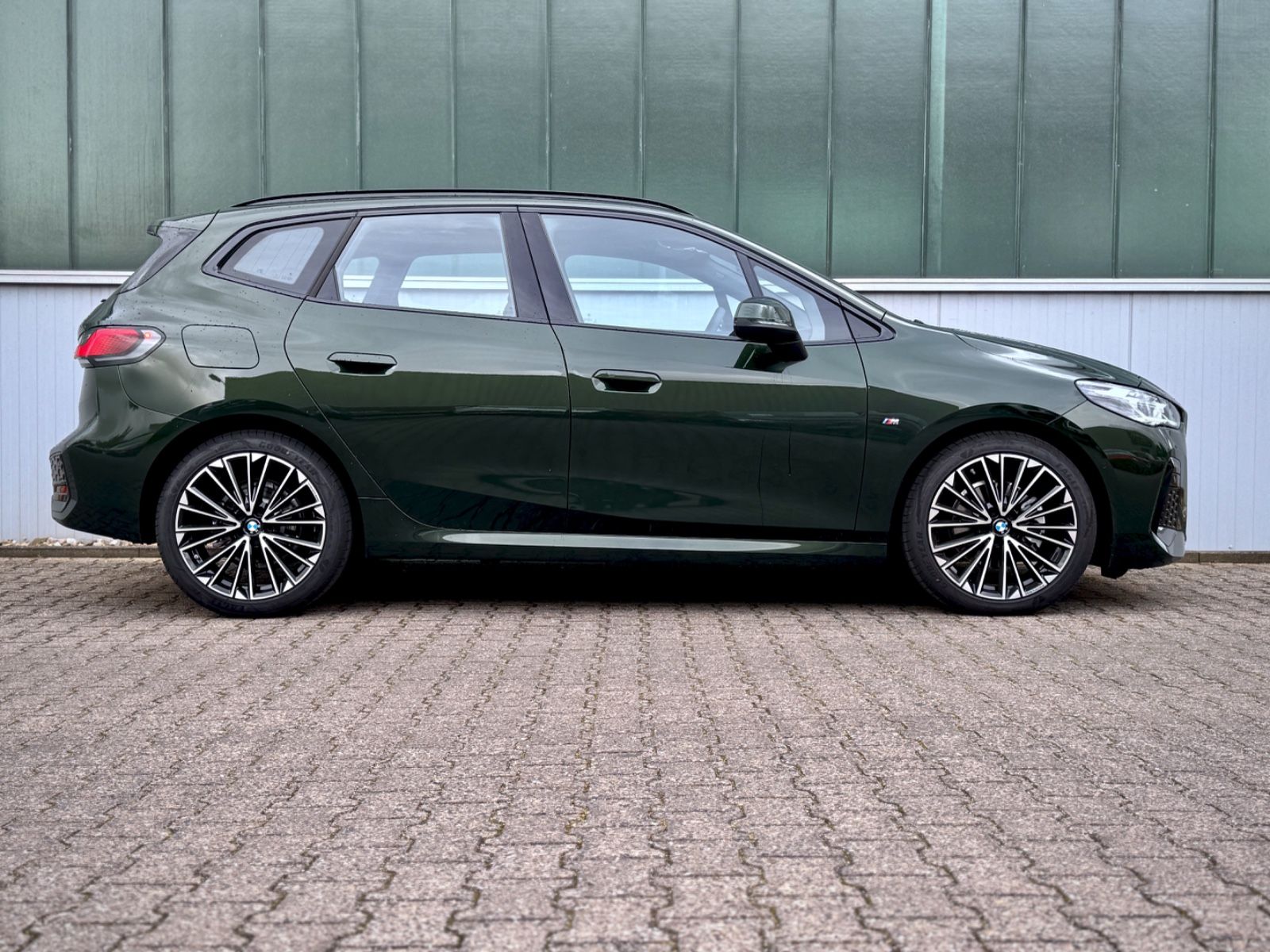 Fahrzeugabbildung BMW 216i Active Tourer M Sport *LED|CAM|NEUWERTIG*