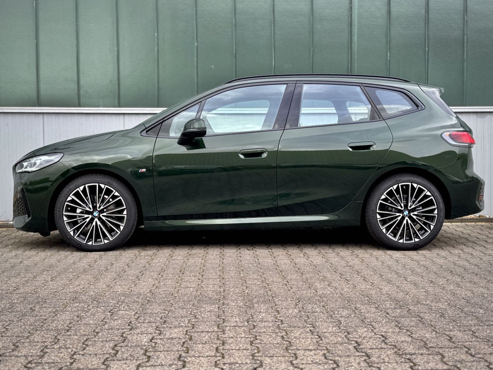 Fahrzeugabbildung BMW 216i Active Tourer M Sport *LED|CAM|NEUWERTIG*