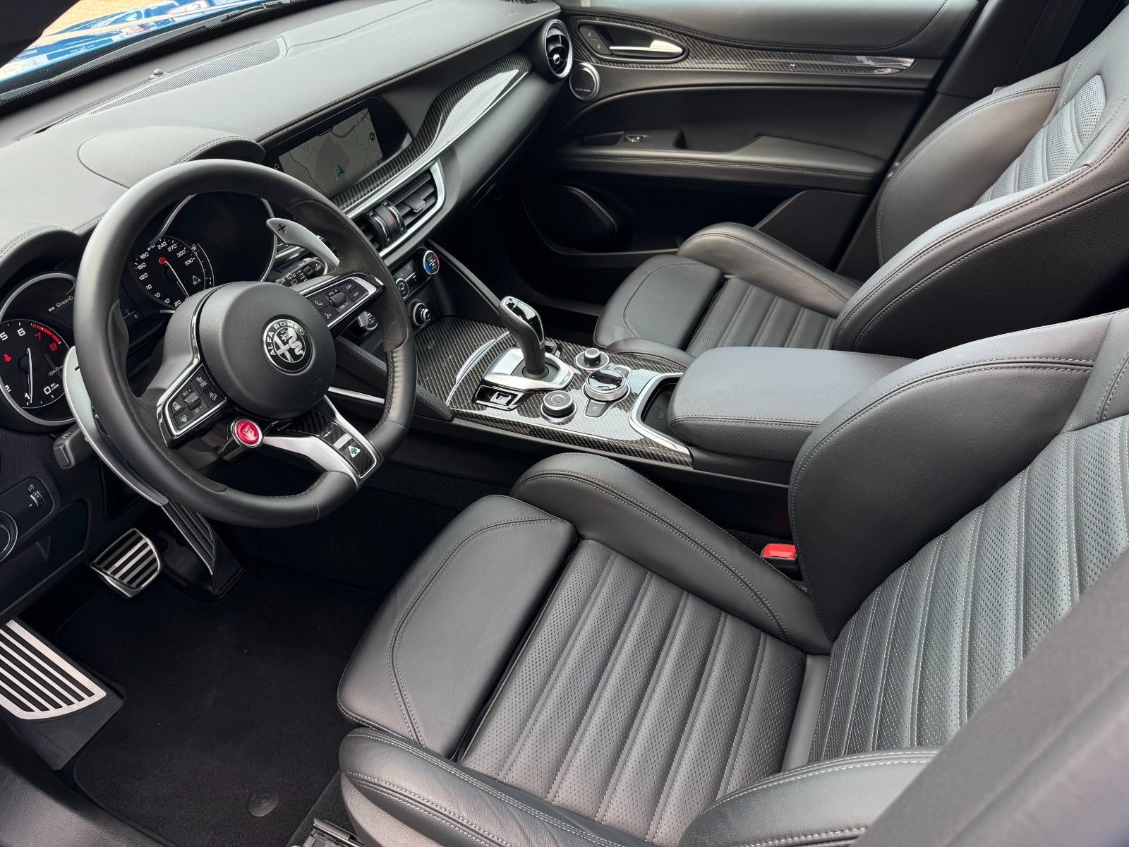 Fahrzeugabbildung Alfa Romeo Stelvio 2.9V6 Quadrifoglio Q4 *HIFI|ASSIST|PANO*