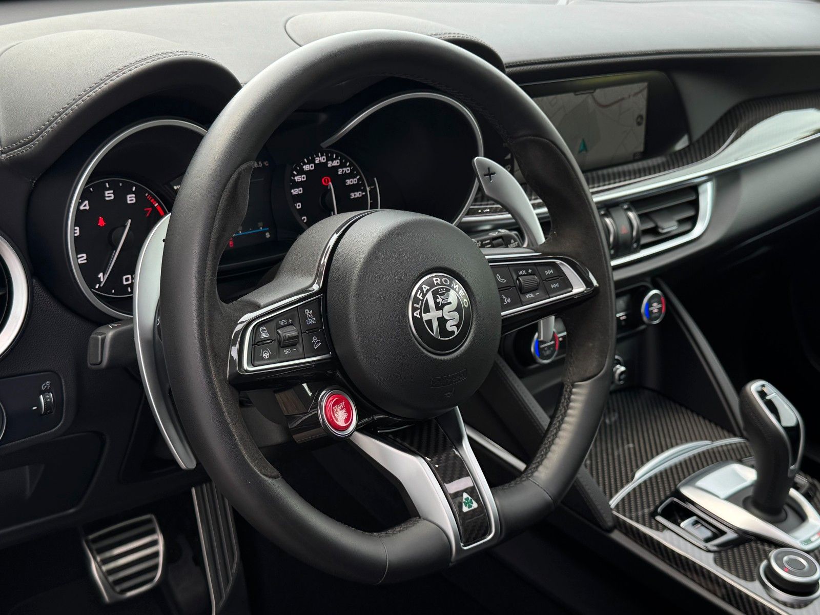 Fahrzeugabbildung Alfa Romeo Stelvio 2.9V6 Quadrifoglio Q4 *HIFI|ASSIST|PANO*