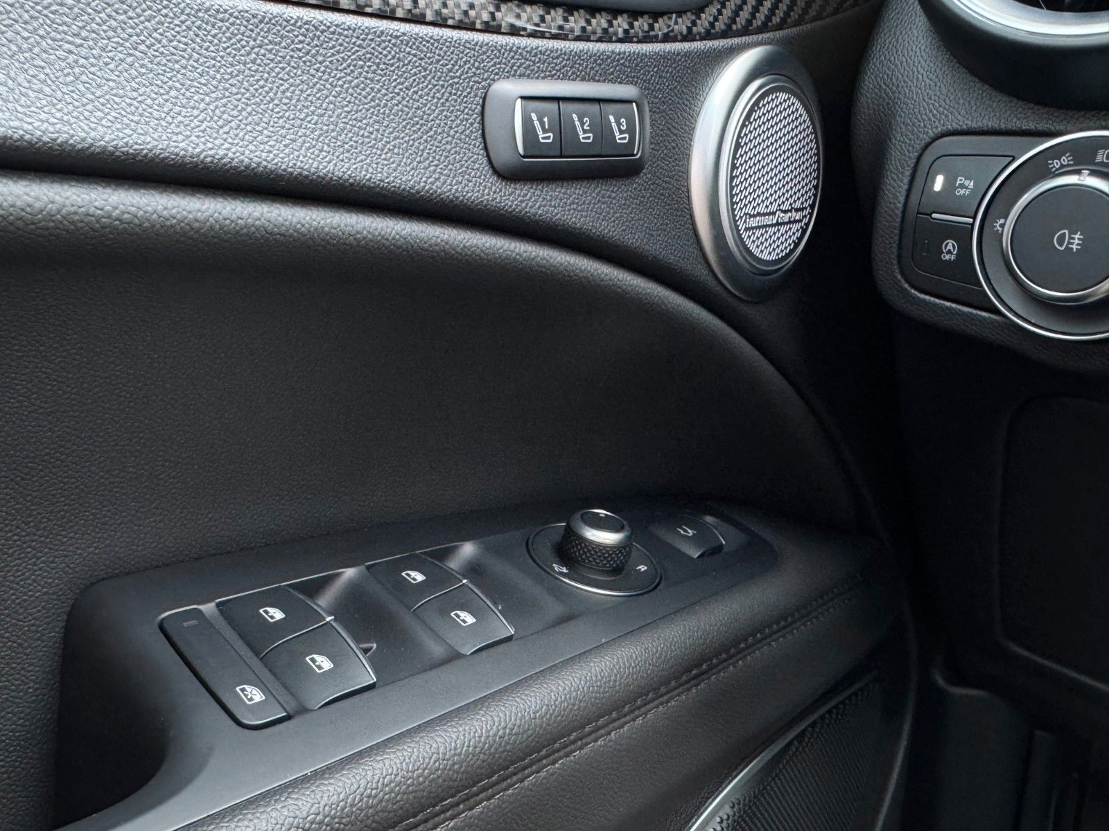 Fahrzeugabbildung Alfa Romeo Stelvio 2.9V6 Quadrifoglio Q4 *HIFI|ASSIST|PANO*