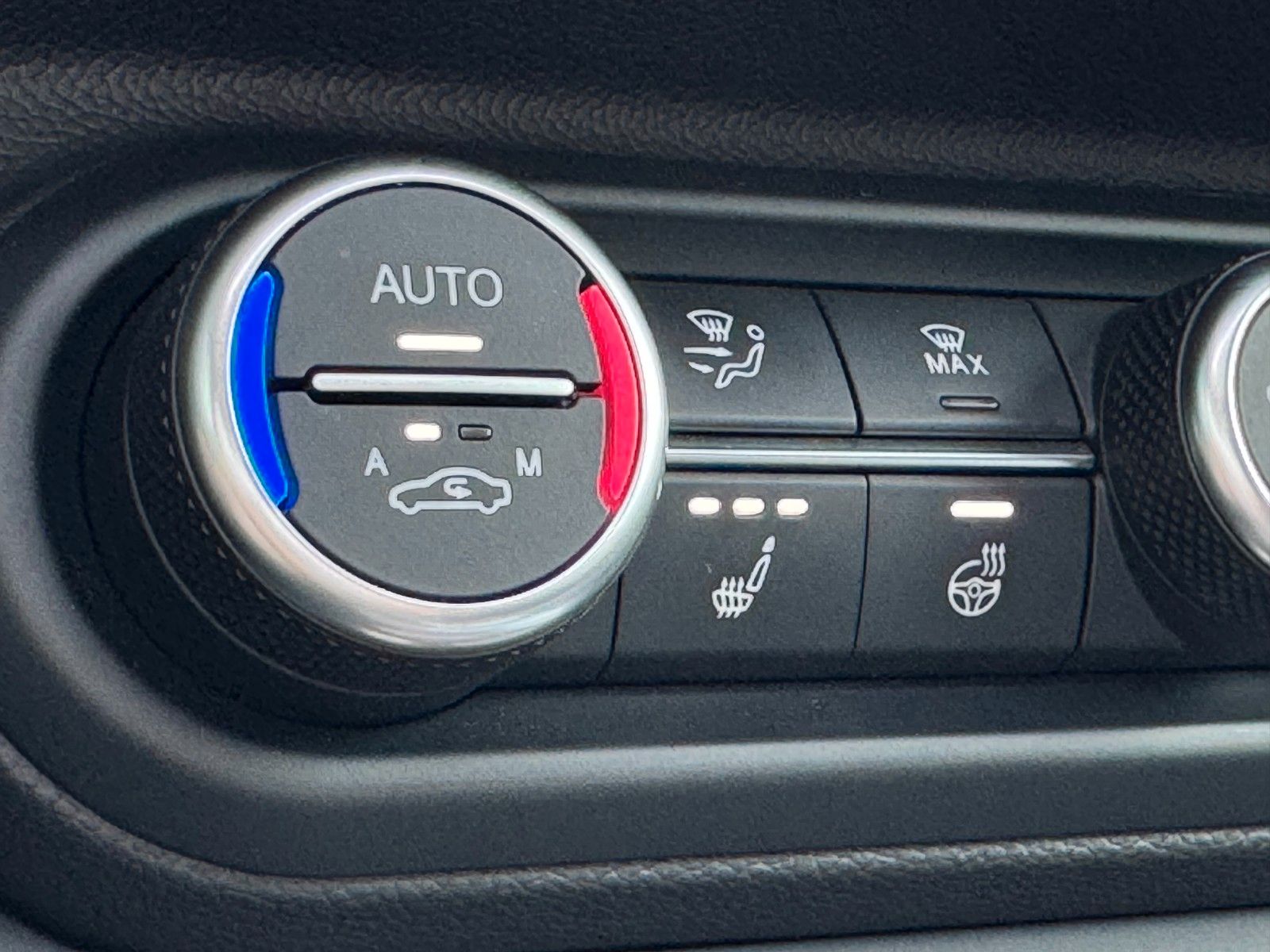 Fahrzeugabbildung Alfa Romeo Stelvio 2.9V6 Quadrifoglio Q4 *HIFI|ASSIST|PANO*