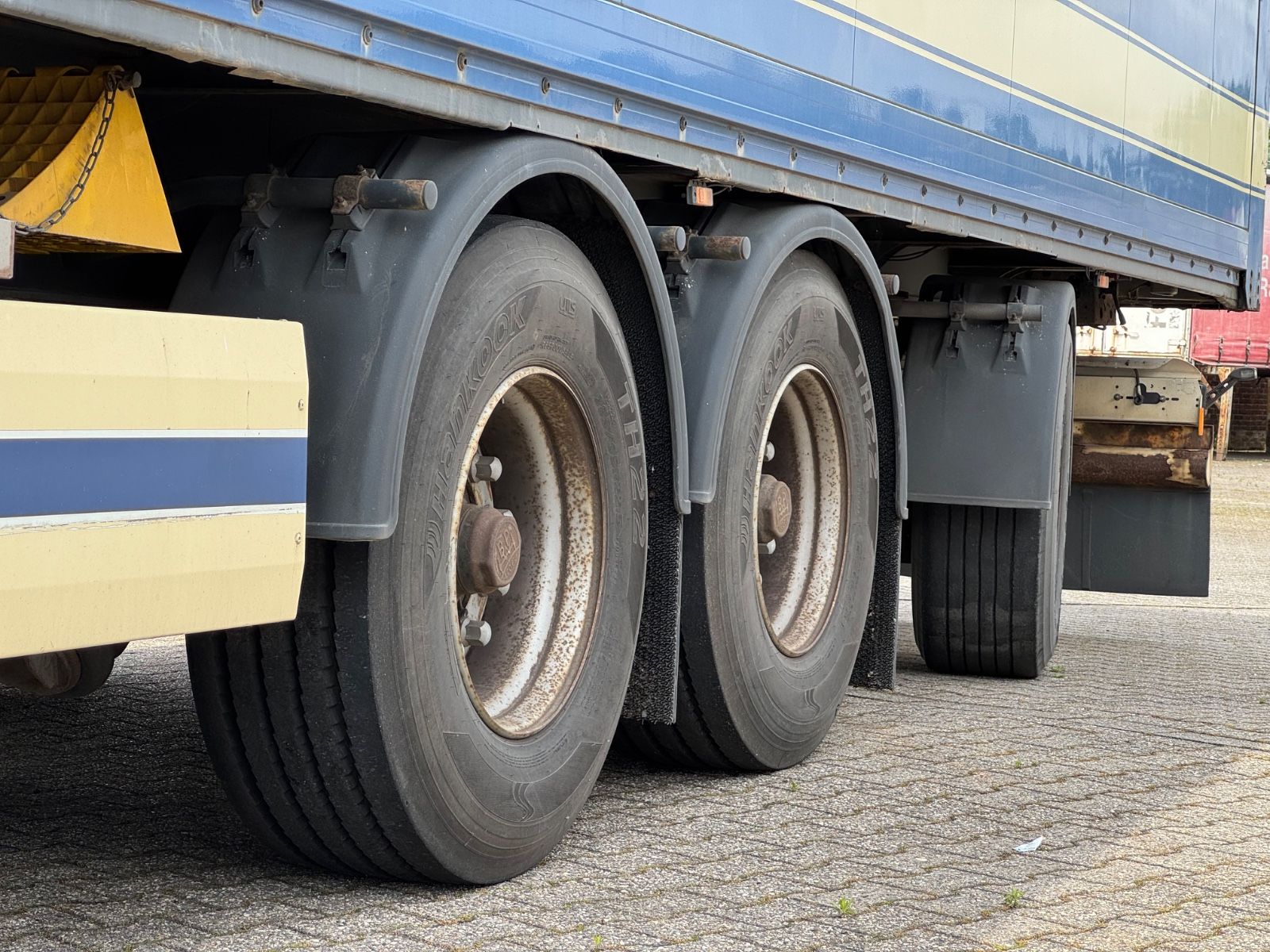 Fahrzeugabbildung Krone SDK 27 Doppelstock Rolltor Tridec Lenkachse XL