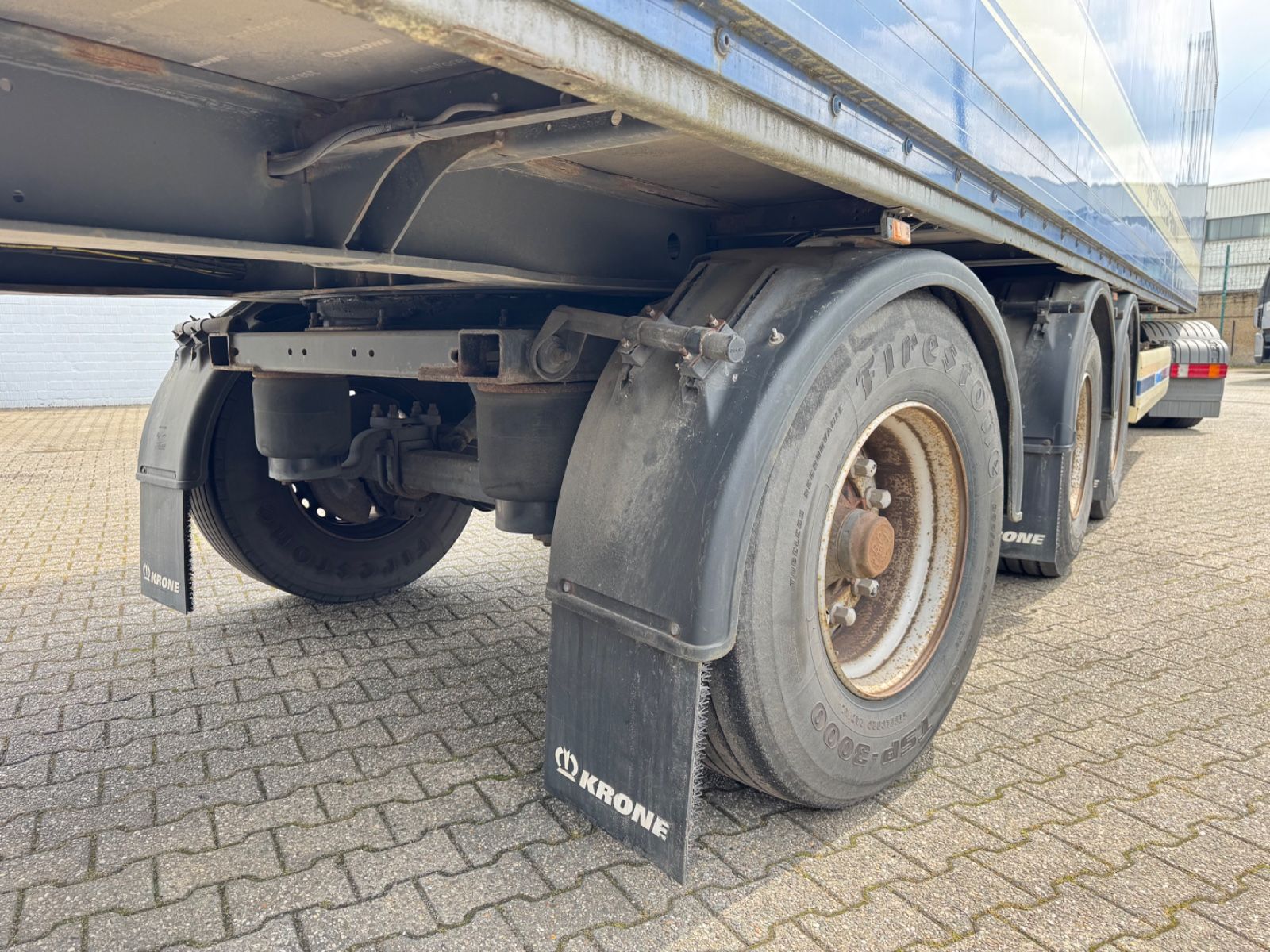 Fahrzeugabbildung Krone SDK 27 Doppelstock Rolltor Tridec Lenkachse XL