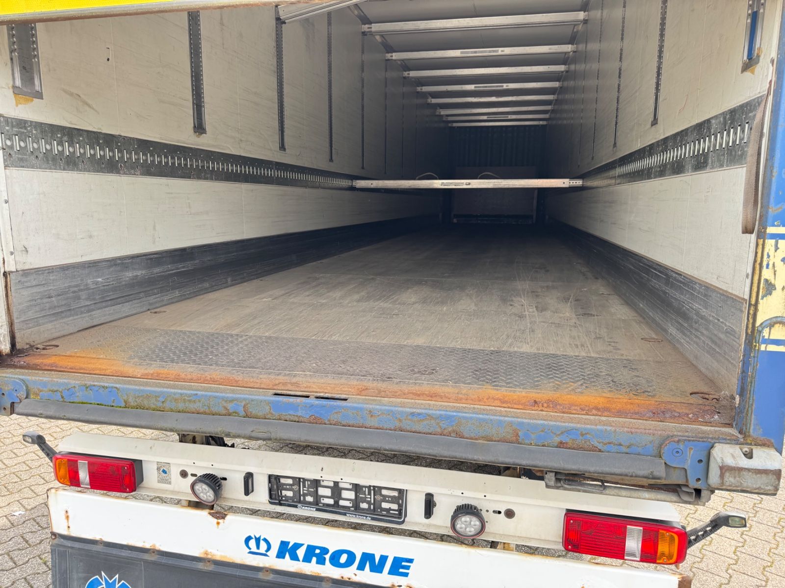 Fahrzeugabbildung Krone SDK 27 Doppelstock Rolltor Tridec Lenkachse XL