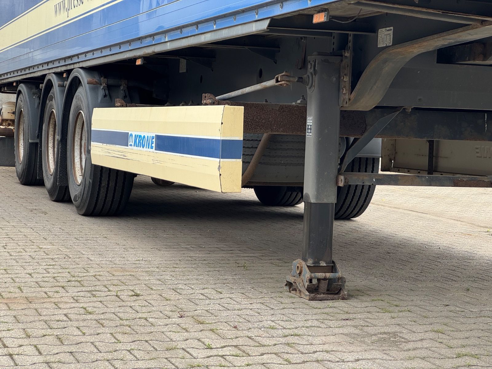Fahrzeugabbildung Krone SDK 27 Doppelstock Rolltor Tridec Lenkachse XL