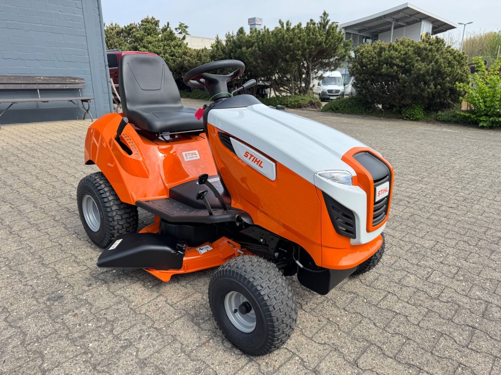 Fahrzeugabbildung Andere Rasentraktor STIHL RT 4097.1 SX Lawn Tractor