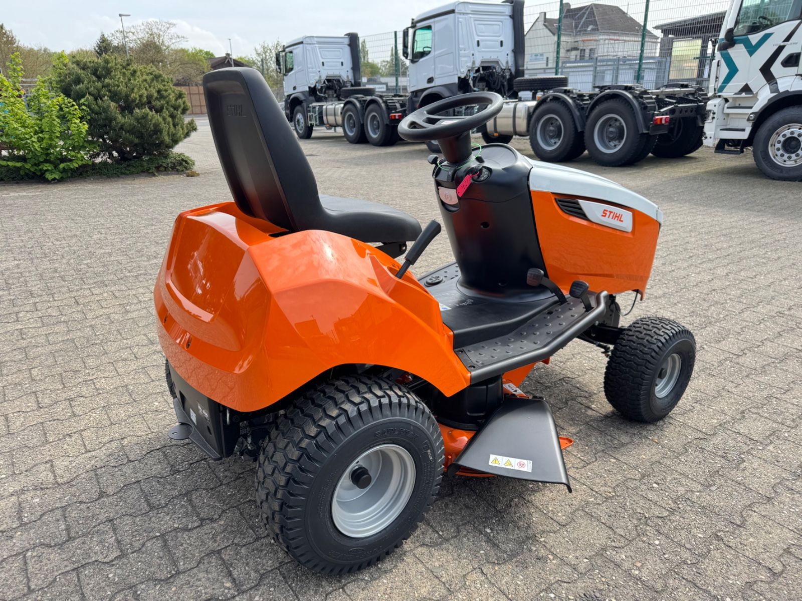Fahrzeugabbildung Andere Rasentraktor STIHL RT 4097.1 SX Lawn Tractor