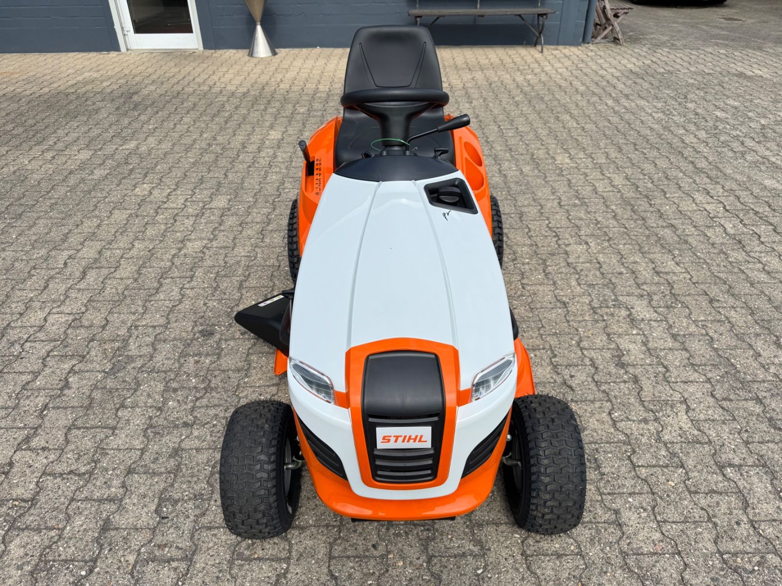 Fahrzeugabbildung Andere Rasentraktor STIHL RT 4097.1 SX Lawn Tractor