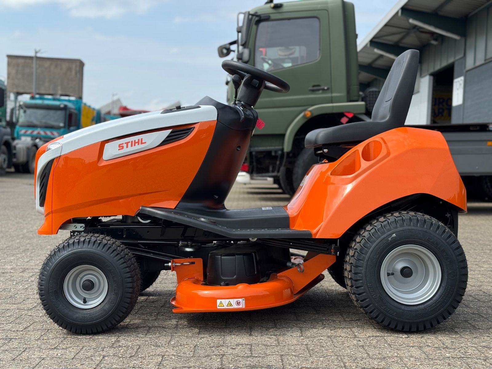Fahrzeugabbildung Andere Rasentraktor STIHL RT 4097.1 SX Lawn Tractor