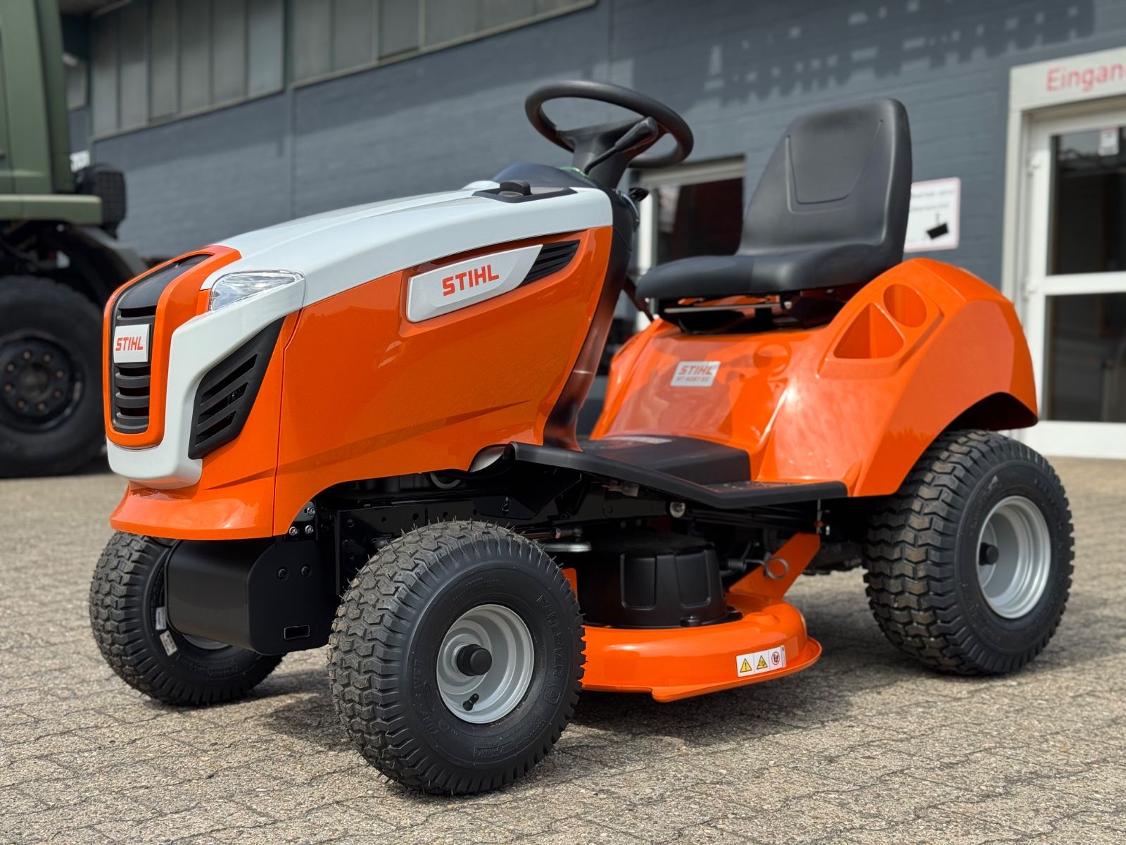 Fahrzeugabbildung Andere Rasentraktor STIHL RT 4097.1 SX Lawn Tractor