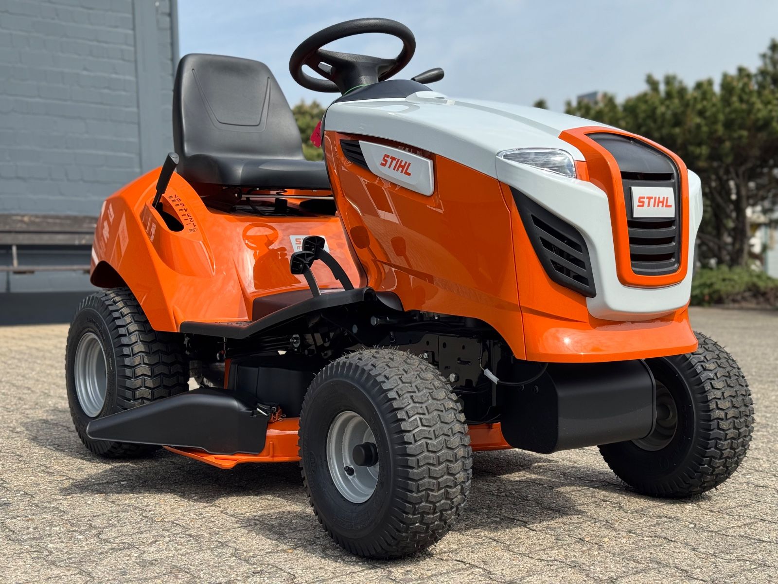 Fahrzeugabbildung Andere Rasentraktor STIHL RT 4097.1 SX Lawn Tractor