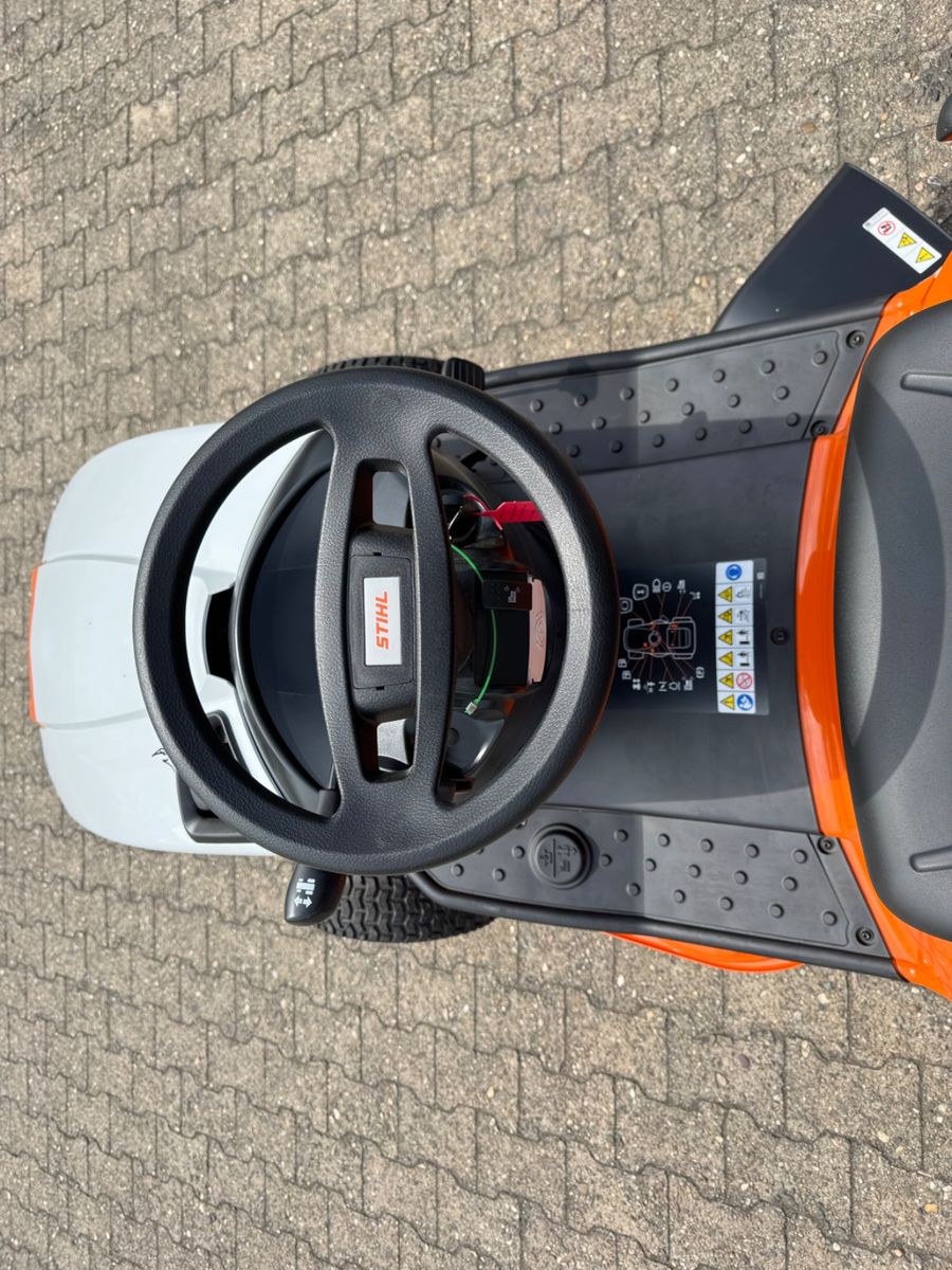 Fahrzeugabbildung Andere Rasentraktor STIHL RT 4097.1 SX Lawn Tractor
